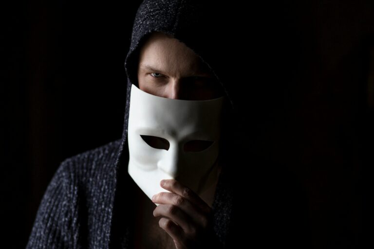 INTROVERT, NEJISTOTA A ZBABĚLOST